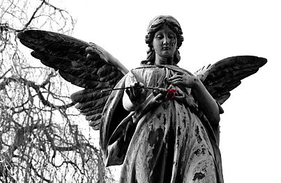 011_25882 | Engelskulptur auf einem Grab des Ohlsdorfer Friedhof; mit seinen jetzt ca. 400 ha ist er der grte Parkfriedhof der Welt.