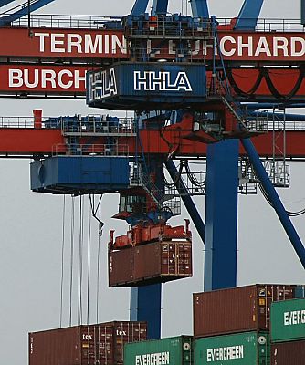 011_25864 | Containerkran am Containerterminal Burchardkai; die Containerschiffe werden entladen.