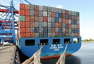 136_6123 | Der Containerfrachter HYUNDAI BUSAN liegt fest vertut am Ballinkai des HHLA Container Terminals Hamburg Altenwerder. Das Heck des Schiffs ist mit Containern hoch beladen.
