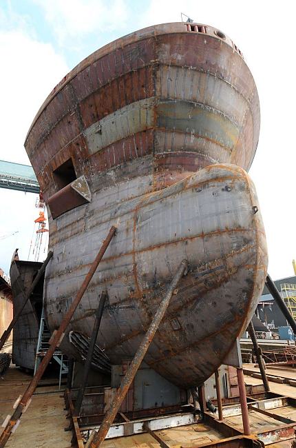 103_5187 |Bugelement eines Containerfeeder-Neubaus auf der Sietaswerft in Hamburg Neuenfelde. Die Werft wurde 1635 gegrndet und bis 2009 war sie 9 Generationen in Familienbesitz. www.fotograf-hamburg.de